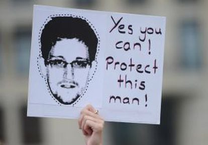 Protesta a favor de Snowden en Berlín, el jueves 4 de julio.