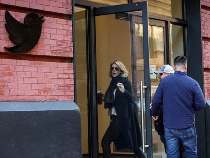 Empleados de Twitter entrando en las oficinas de la compañía en Nueva York.