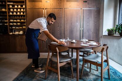 Abdetawad, waiter at the DSPEAK restaurant, in Madrid. 