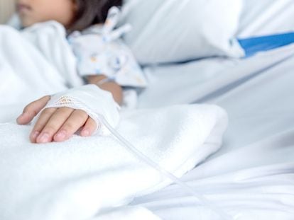 Un niño ingresado en un hospital.