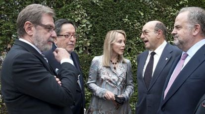 Desde la izquierda, Juan Luis Cebrián, Julio Ortega, Silvia Lemus, Salvador Ordóñez e Ignacio Polanco.