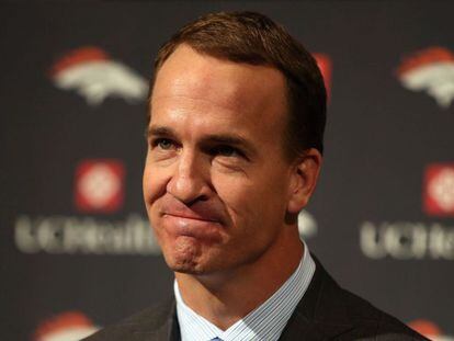 Peyton Manning en su rueda de prensa de despedida.