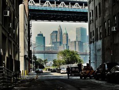 La zona de Dumbo, en Brooklyn, con vistas al perfil arquitectónico de Manhattan.