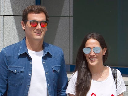 Albert Rivera y Malú, a su salida del hospital madrileño de Móstoles en julio de 2019.