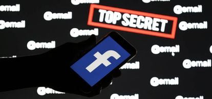 Una persona sostiene un móvil con el logo de Facebook sobre una pantalla con las palabras 'top secret' e '@email'.