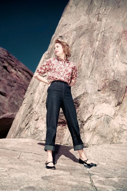 Los zapatos Mary Jane hacen las delicias de celebrities como Alexa Chung. La británica las ha mezclado hasta la saciedad con vaqueros rectos y camisa estampada. ¿Se habrá inspirado en esta foto de Grace Kelly?