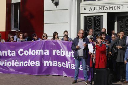 Concentració contra la violència a Santa Coloma.