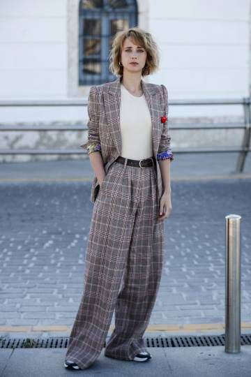 Ingrid Garcia Jonsson, con traje de chaqueta en el Festival de Málaga.