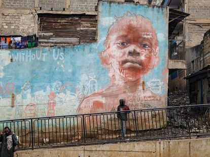 Mural de un niño en una de las calles de Mathare, en Nairobi, Kenia.