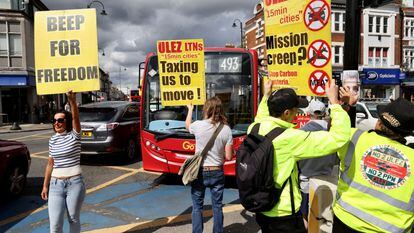 Protesta contra la ampliación de la Zona de Emisiones Ultra Bajas (ULEZ) en Londres, el sábado.