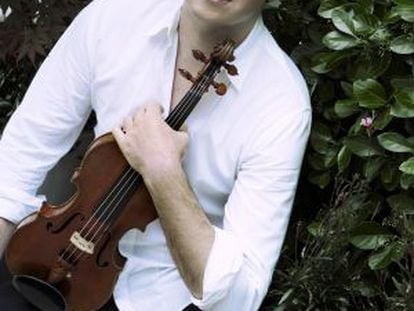 El violinista Joshua Bell con su Stradivarius de 1713.