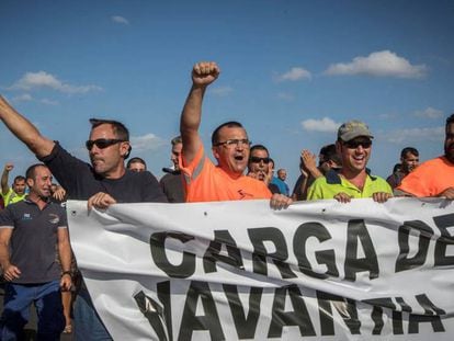 Manifestación de trabajadores de Navantia en demanda de carga de trabajo para el astillero público. Román Ríos (EFE). En vídeo, El Congreso rechaza suspender la venta de armas a Arabia Saudí (ATLAS).