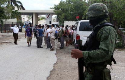 A military man guards the entrance of a hotel after a shooting in Quintana Roo this year.