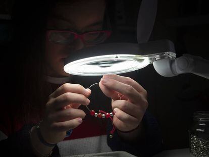 Carmen Álvarez en su taller en A Coruña.