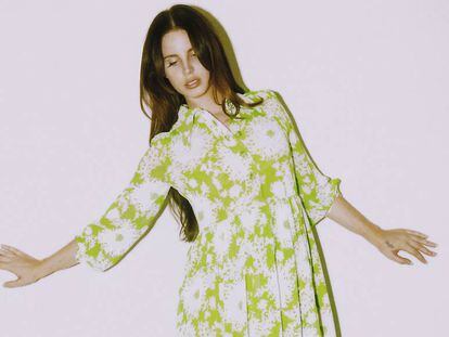 Lana del Rey: "Tendrías que ser muy joven para hacer un disco y no incorporar temas políticos"