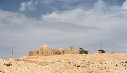 La casa Stoppela&euml;re, junto a la entrada del Valle de los Reyes (Luxor).