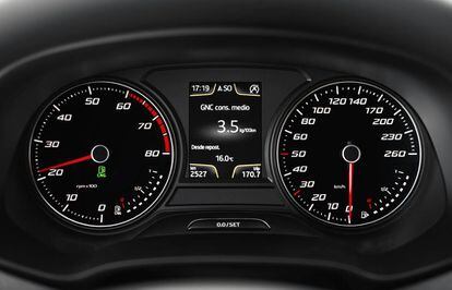 Instrumentación con indicadores específicos para el gas natural del Seat León TGi.
