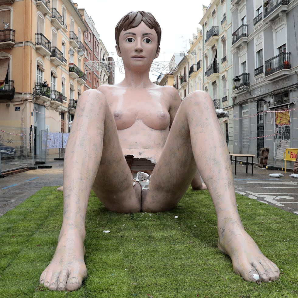 Fallas 2022: Destrozan la zona genital de una falla de Valencia que  representa a una mujer desnuda | Comunidad Valenciana | España | EL PAÍS