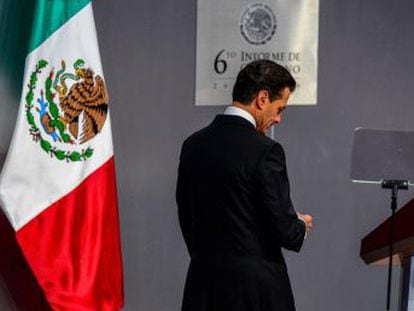 El presidente de México obvia en su último informe de Gobierno muchas de las críticas a su Administración, sin apenas apoyo popular tras un esperanzador impulso reformista inicial
