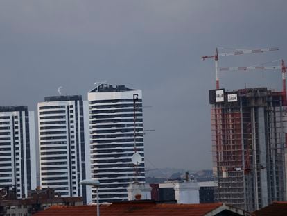 Un bloque de viviendas en construcción este jueves en Bilbao
