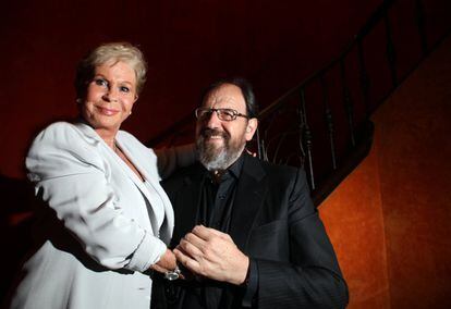 Jose María Pou y Lina Morgan en el Teatro La Latina con motivo del estreno de "La vida por delante" en 2010.