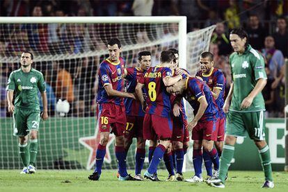 Los jugadores del Barça celebran un gol contra el Panathinaikos.