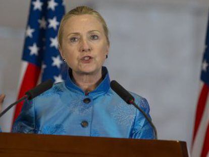 La secretaria de Estado Hillary Clinton en una rueda de prensa en Armenia.