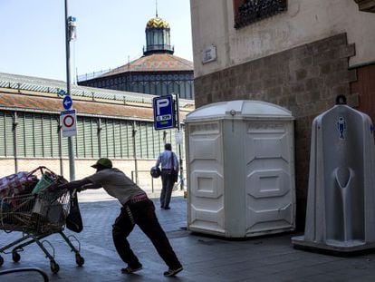 Los urinarios en el Born.