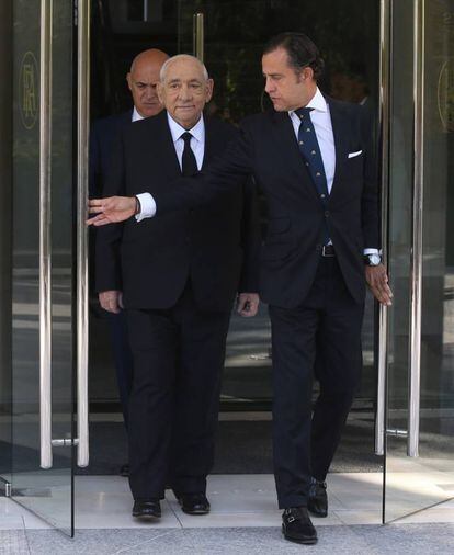 Isidoro Álvarez, antes de la reunión de la junta de accionistas, en agosto de 2014.