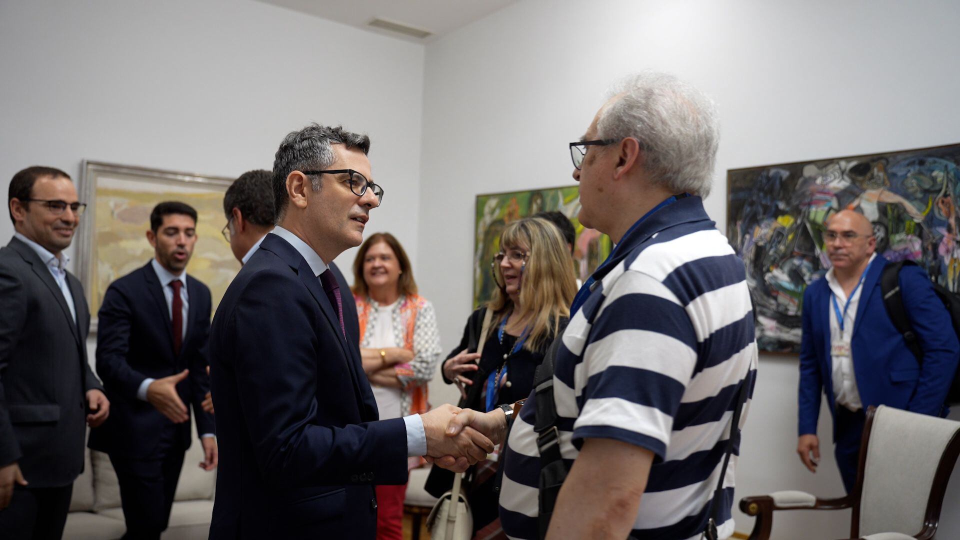 El ministro Félix Bolaños se reúne con las víctimas de pederastia clerical: “El Gobierno estará a vuestro lado”