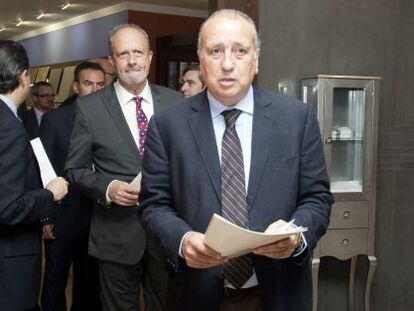 El presidente del grupo Pamesa, Fernando Roig, acompa&ntilde;ado por su equipo directivo.