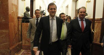 El presidente, Mariano Rajoy, en los pasillos del Congreso.