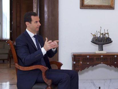 Bachar El Asad en una entrevista para la televisi&oacute;n rusa, este martes en Damasco.