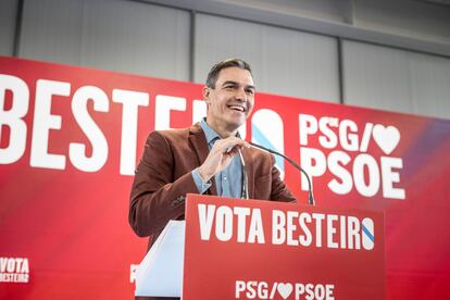 Pedro Sánchez, en un acto de campaña celebrado en San Cibrao das Viñas (Orense), este sábado. 