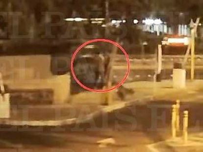 EL PAÍS tiene acceso a un vídeo de la UNAM en el que se observa cómo el novio golpea a la joven minutos antes y a pocos metros donde apareció su cadáver