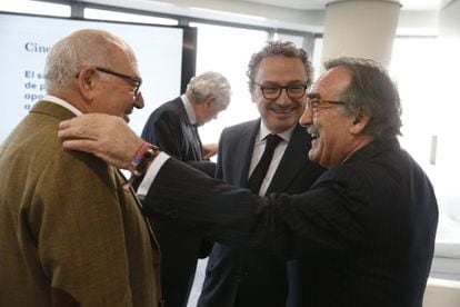 Juan Luis Rodriguez-Vigil, expresidente del Principado de Asturias; Manuel Polanco, del grupo PRISA, y el empresario Blas Herrero en un momento de la jornada.