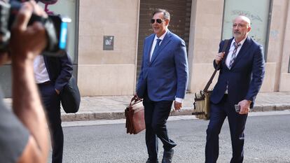 El juez Manuel Penalva (a la izquierda) y el fiscal Miguel Ángel Subirán, a su llegada a un juicio contra los investigados del 'caso Cursach', el pasado 22 de junio.