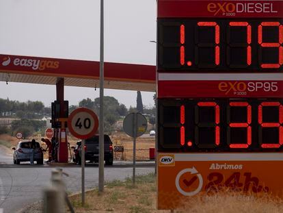 Sevilla/30-08-2022: Una gasolinera de Sevilla este martes.FOTO: PACO PUENTES