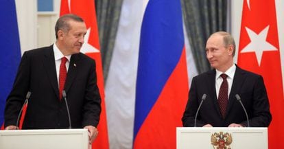Erdogan y Putin en una conferencia de prensa tras su reuni&oacute;n del mi&eacute;rcoles.