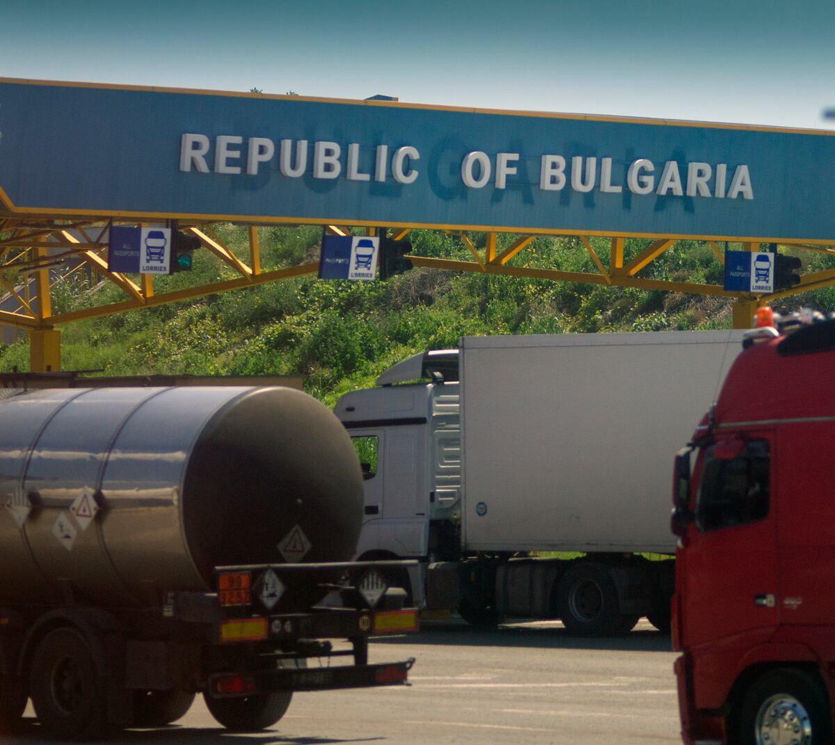 La UE acuerda la entrada gradual de Rumanía y Bulgaria al espacio