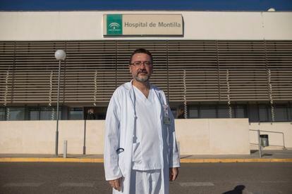 Juan María Rubio, head of Pneumology at the Hospital de Montilla (Córdoba), last Thursday. 
