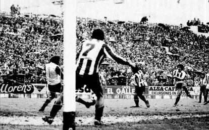 Momento en el que el donostiarra Zamora anotó el gol que daba el título a la Real Sociedad en el último minuto de la temporada 1980/81.