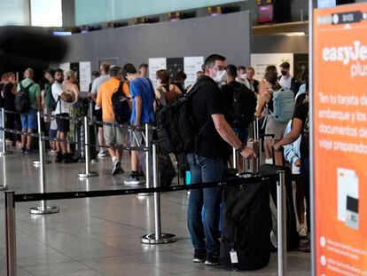 Pasajeros de EasyJet en el aeropuerto de Barcelona-El Prat.