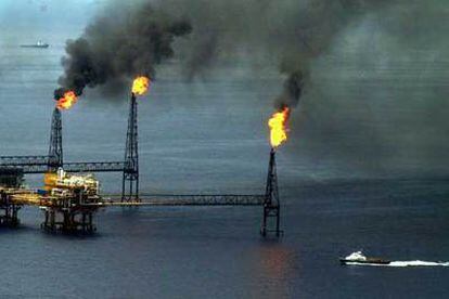 Vista de una plataforma petrolífera de la compañía Pemex en Campeche, México.