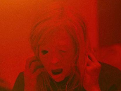 Fotograma de 'Possessor (Uncut)', de Brandon Cronenberg.