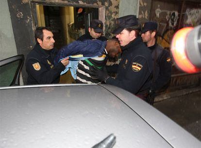 Detención de uno de los supuestos islamistas en Barcelona.