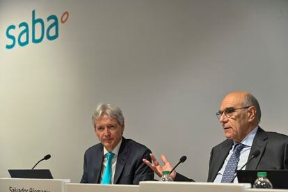 El consejero delegado de Saba, Josep Martínez Vila, junto al presidente de la compañía, Salvador Alemany, en la junta de accionistas celebrada esta mañana.