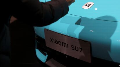 El primer modelo presentado por Xiaomi, el sedán SU7