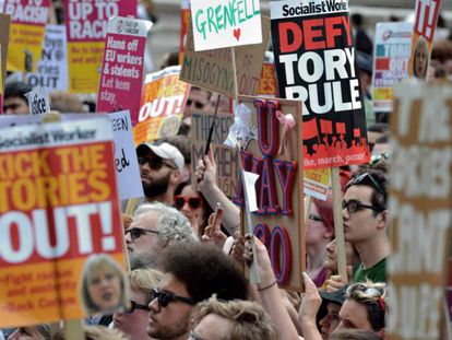 Protesta el sábado a las puertas de Downing Street.