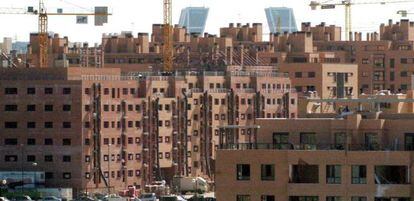 Vista de edificios de viviendas en construcci&oacute;n en Madrid.
